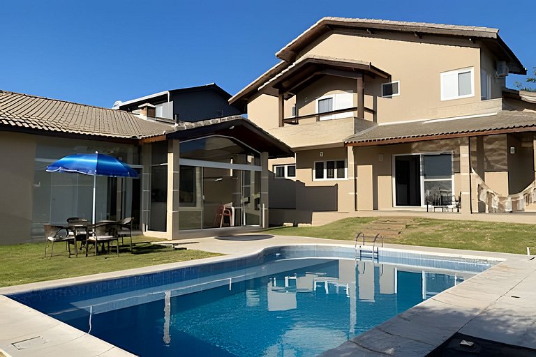 Refúgio com piscina, lareira e conforto – 1h de SP