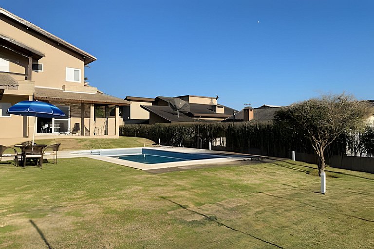 Refúgio com piscina, lareira e conforto – 1h de SP