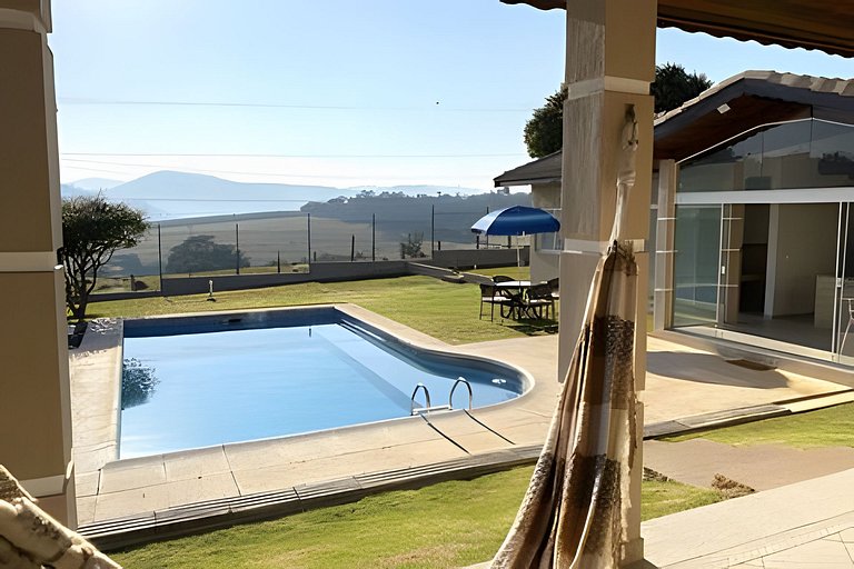 Refúgio com piscina, lareira e conforto – 1h de SP