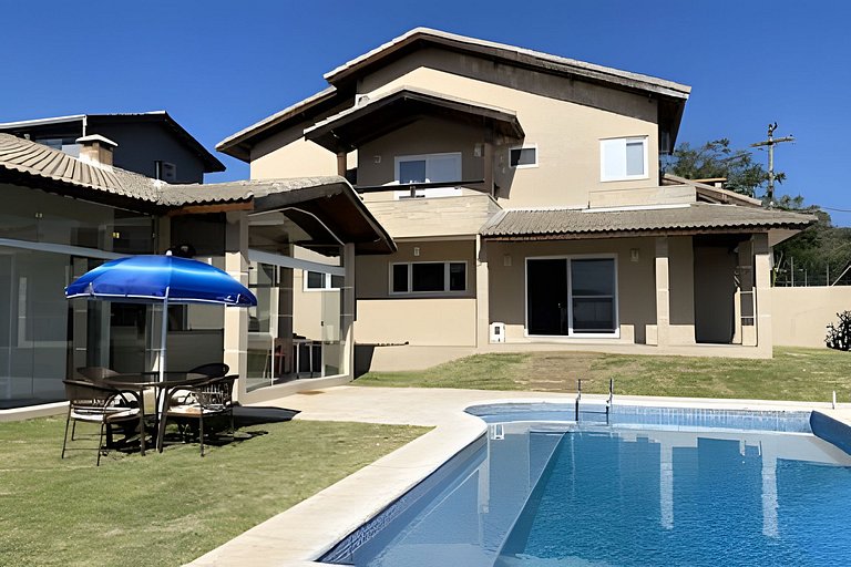 Refúgio com piscina, lareira e conforto – 1h de SP
