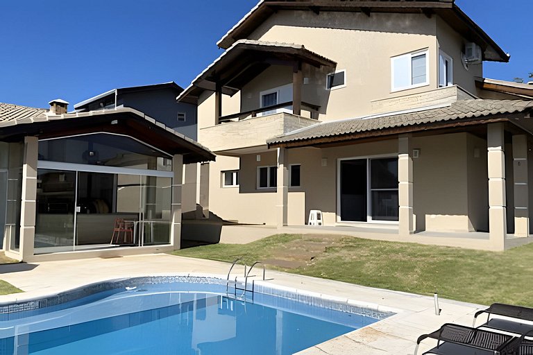 Refúgio com piscina, lareira e conforto – 1h de SP