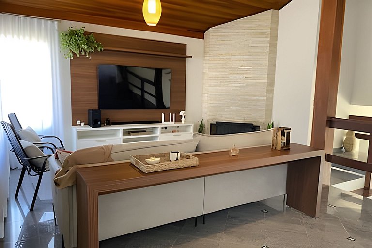 Refúgio com piscina, lareira e conforto – 1h de SP