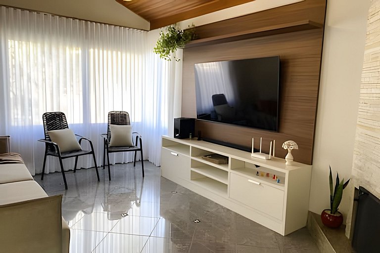 Refúgio com piscina, lareira e conforto – 1h de SP