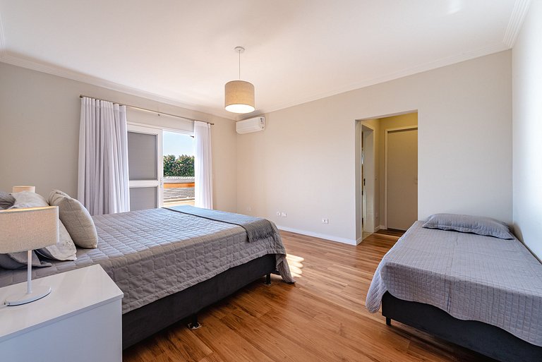 Refúgio com piscina, lareira e conforto – 1h de SP