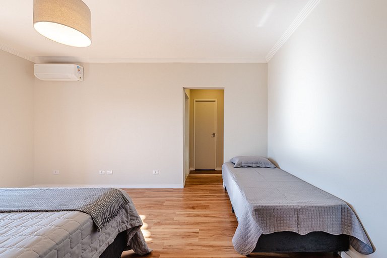 Refúgio com piscina, lareira e conforto – 1h de SP