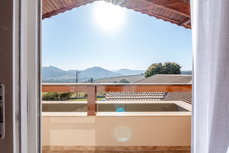 Refúgio com piscina, lareira e conforto – 1h de SP