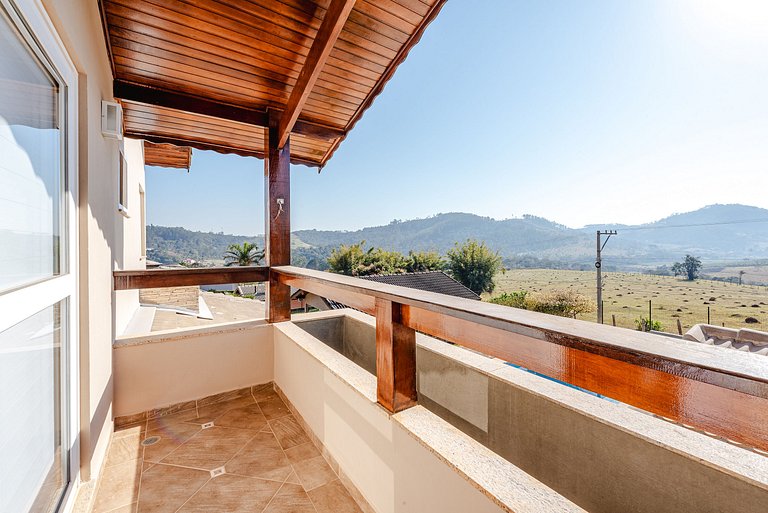 Refúgio com piscina, lareira e conforto – 1h de SP