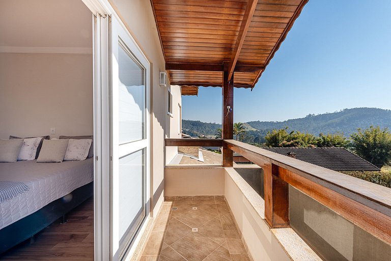 Refúgio com piscina, lareira e conforto – 1h de SP