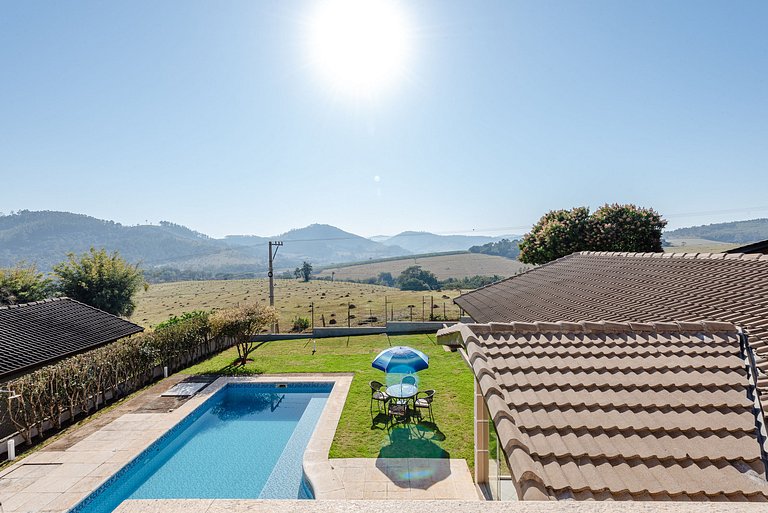 Refúgio com piscina, lareira e conforto – 1h de SP