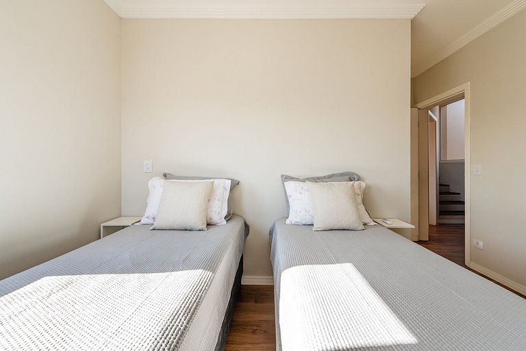 Refúgio com piscina, lareira e conforto – 1h de SP