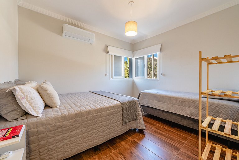 Refúgio com piscina, lareira e conforto – 1h de SP