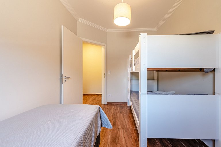 Refúgio com piscina, lareira e conforto – 1h de SP