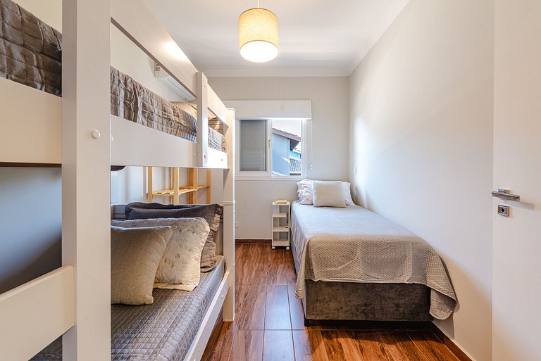 Refúgio com piscina, lareira e conforto – 1h de SP