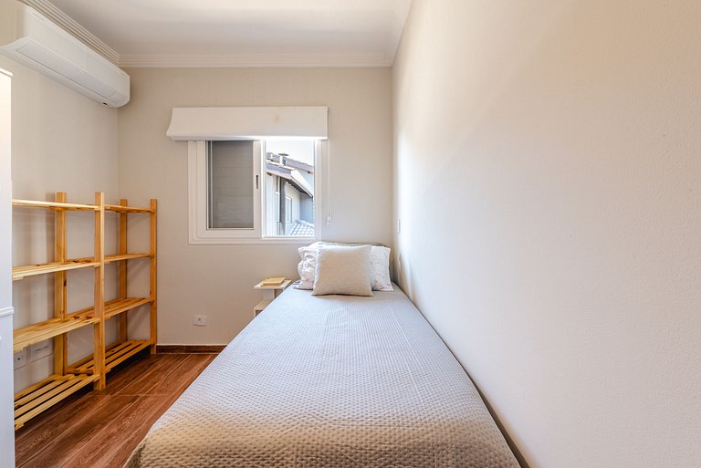 Refúgio com piscina, lareira e conforto – 1h de SP