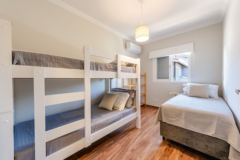 Refúgio com piscina, lareira e conforto – 1h de SP