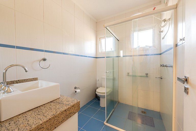 Refúgio com piscina, lareira e conforto – 1h de SP