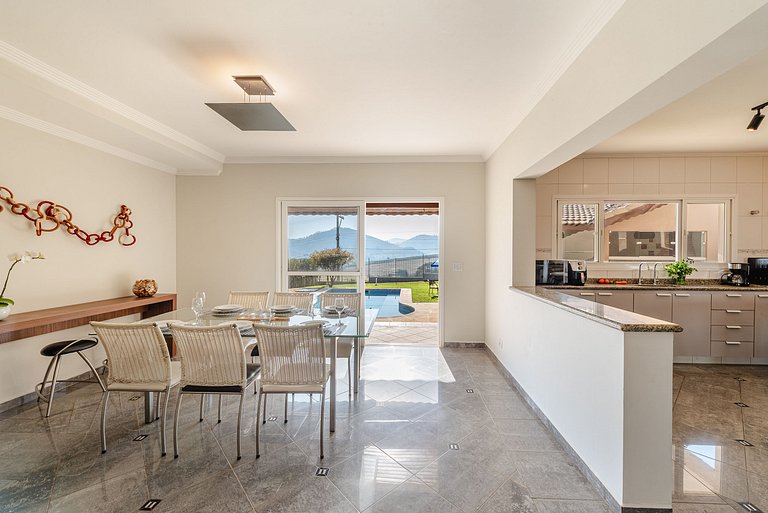 Refúgio com piscina, lareira e conforto – 1h de SP