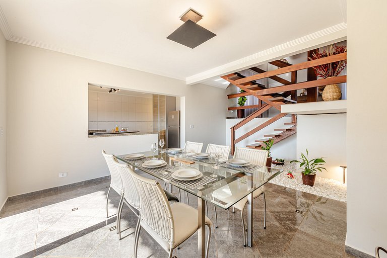 Refúgio com piscina, lareira e conforto – 1h de SP