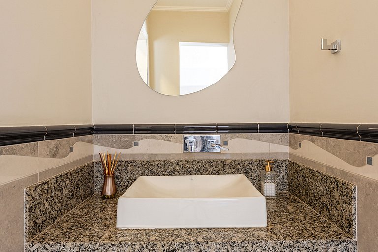 Refúgio com piscina, lareira e conforto – 1h de SP