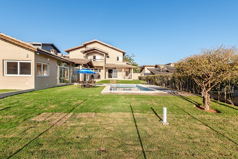 Refúgio com piscina, lareira e conforto – 1h de SP