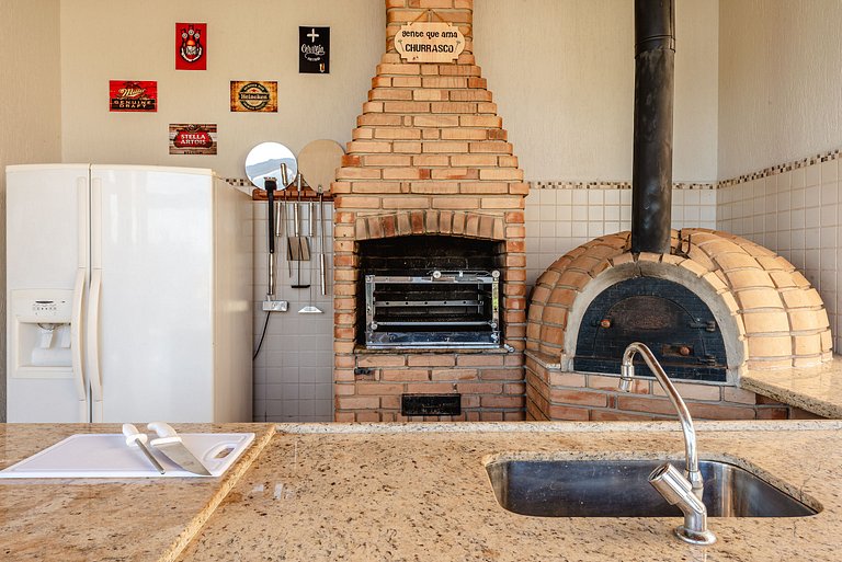 Refúgio com piscina, lareira e conforto – 1h de SP