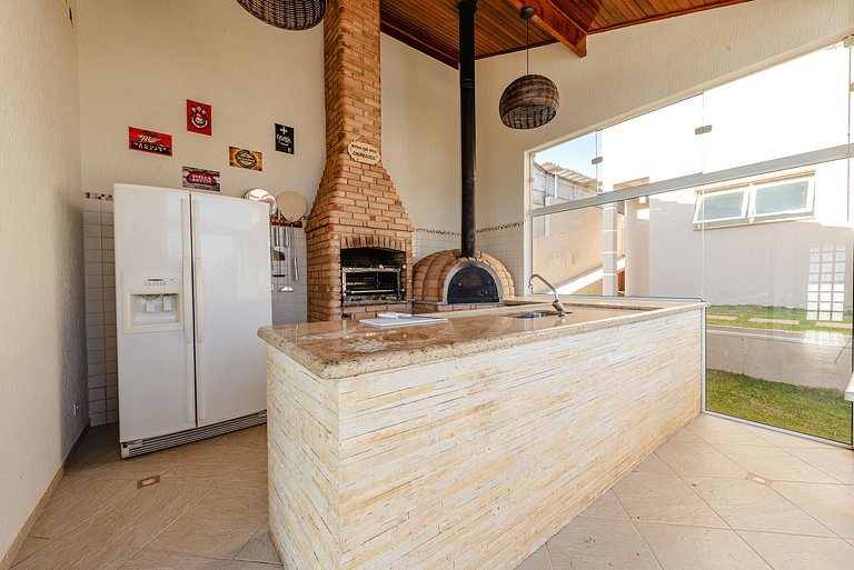 Refúgio com piscina, lareira e conforto – 1h de SP