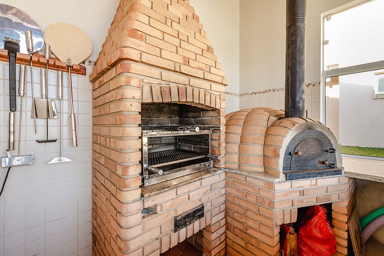 Refúgio com piscina, lareira e conforto – 1h de SP