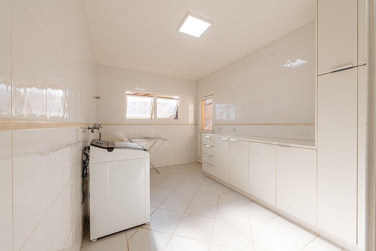 Refúgio com piscina, lareira e conforto – 1h de SP