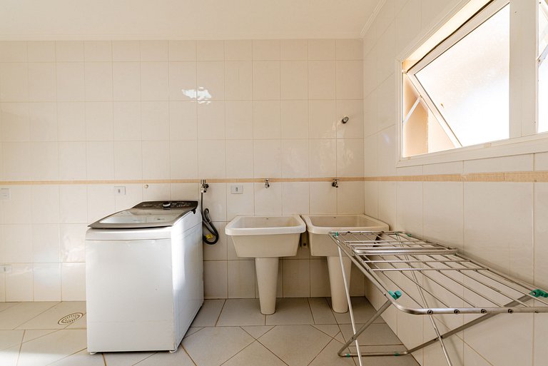 Refúgio com piscina, lareira e conforto – 1h de SP