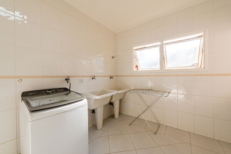 Refúgio com piscina, lareira e conforto – 1h de SP