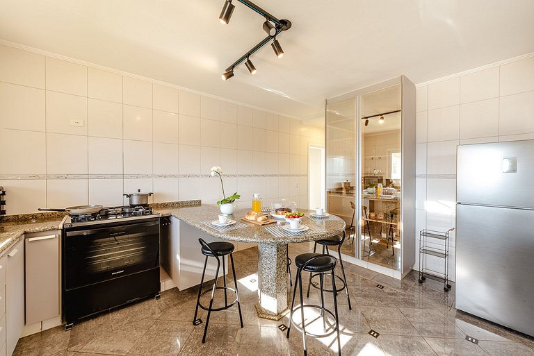 Refúgio com piscina, lareira e conforto – 1h de SP