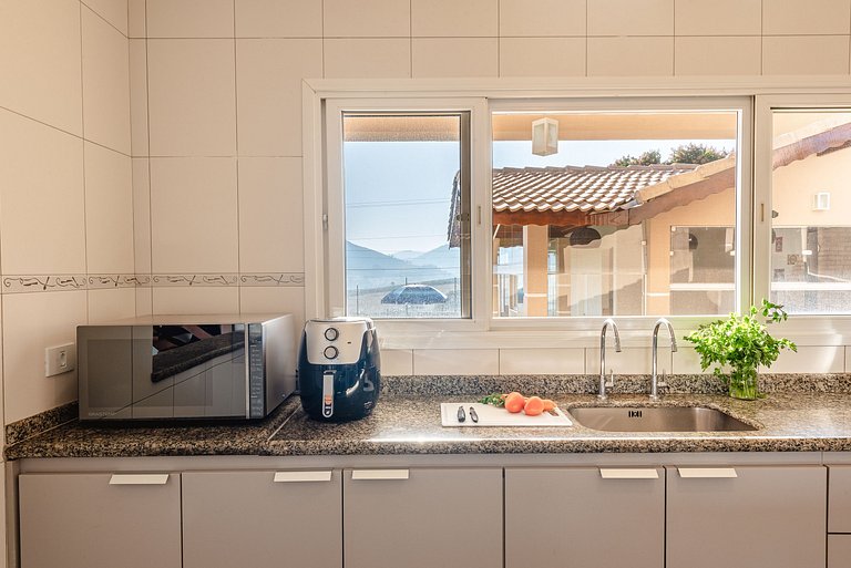 Refúgio com piscina, lareira e conforto – 1h de SP