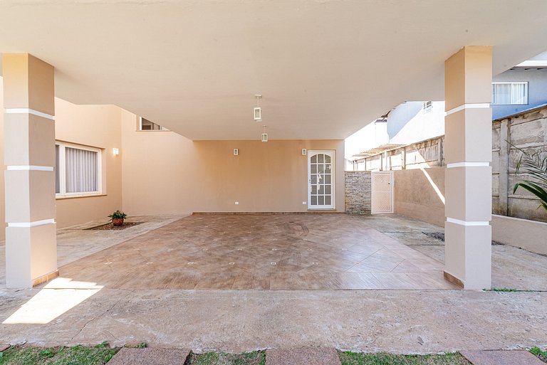 Refúgio com piscina, lareira e conforto – 1h de SP