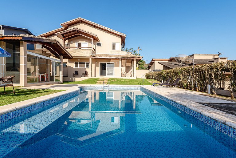 Refúgio com piscina, lareira e conforto – 1h de SP