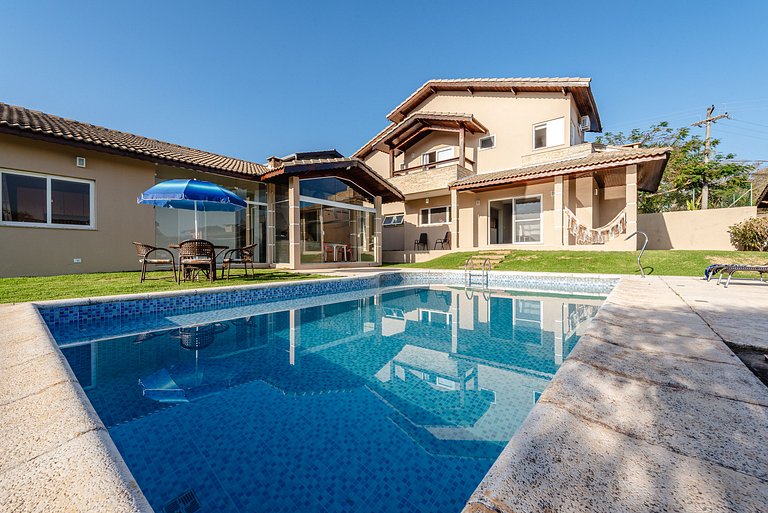 Refúgio com piscina, lareira e conforto – 1h de SP