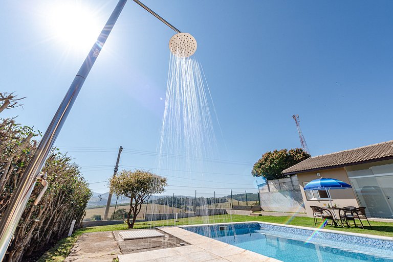 Refúgio com piscina, lareira e conforto – 1h de SP