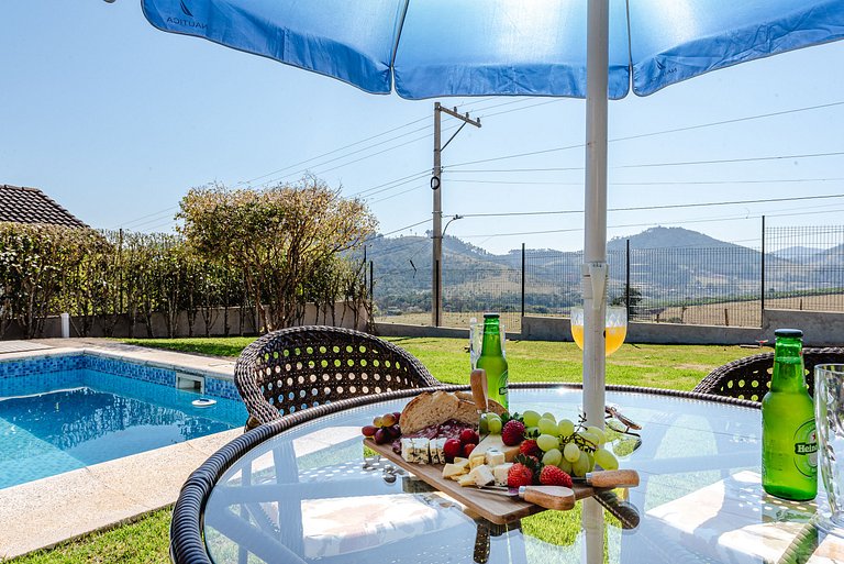 Refúgio com piscina, lareira e conforto – 1h de SP