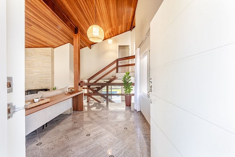 Refúgio com piscina, lareira e conforto – 1h de SP