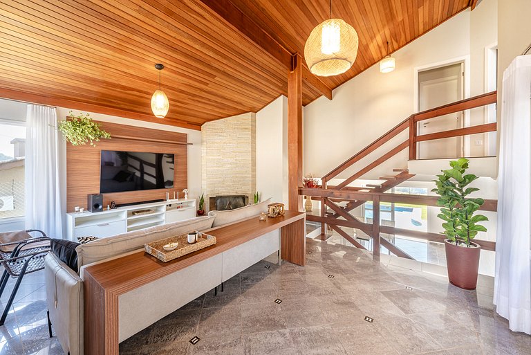 Refúgio com piscina, lareira e conforto – 1h de SP