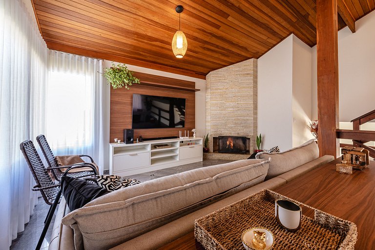 Refúgio com piscina, lareira e conforto – 1h de SP