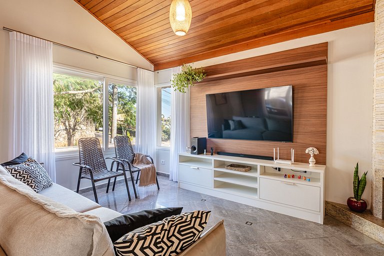 Refúgio com piscina, lareira e conforto – 1h de SP