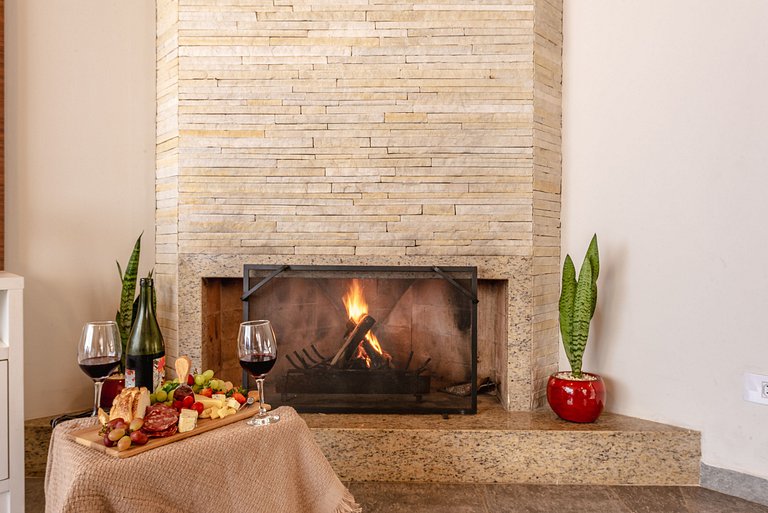 Refúgio com piscina, lareira e conforto – 1h de SP