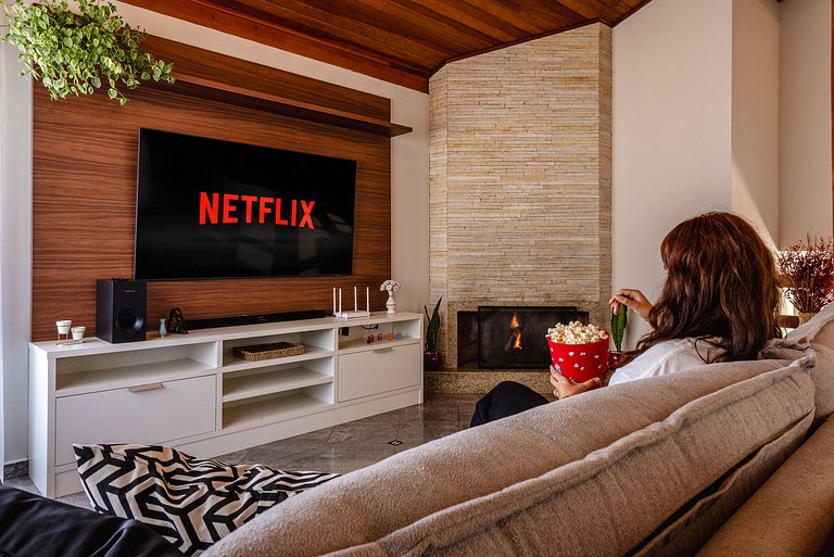 Refúgio com piscina, lareira e conforto – 1h de SP