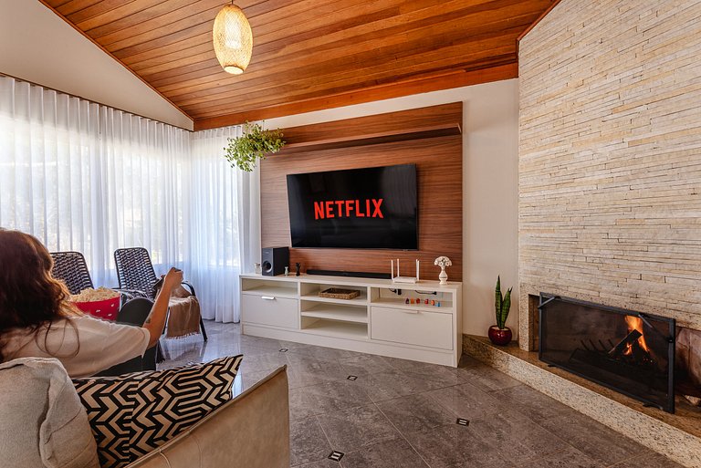 Refúgio com piscina, lareira e conforto – 1h de SP