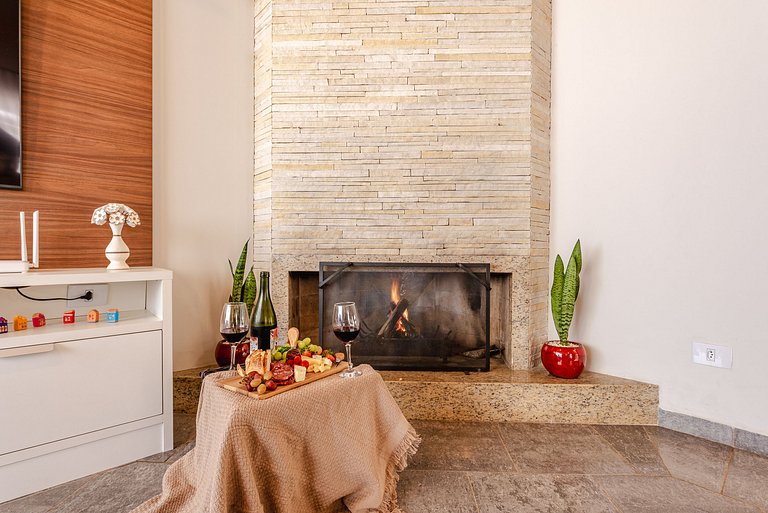 Refúgio com piscina, lareira e conforto – 1h de SP