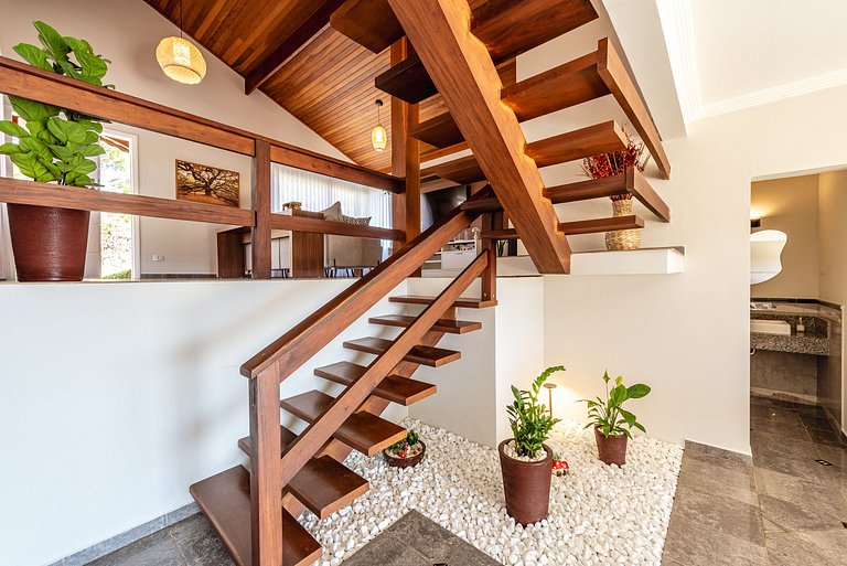 Refúgio com piscina, lareira e conforto – 1h de SP