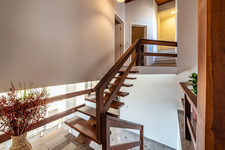 Refúgio com piscina, lareira e conforto – 1h de SP