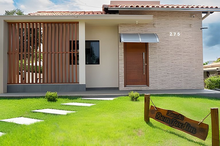 Piscina e Churrasqueira a 300 m. do Lago de Furnas
