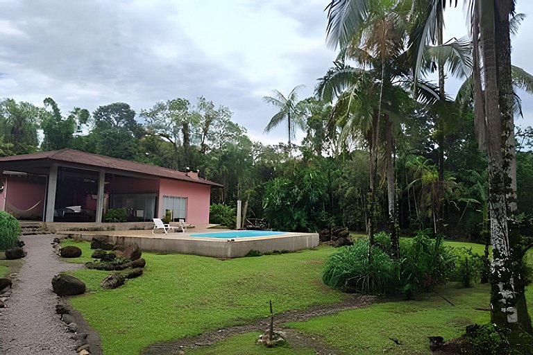 Chalé Morretes Arraial - Piscina e Rio