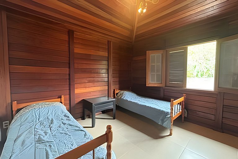 Quintal da Serra -ofurô e ar condicionado